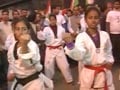 Video : Team Anna teaches women self-defence at Jantar Mantar