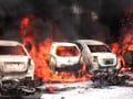 Videos : नोएडा में फैक्टरियों, गाड़ियों में तोड़फोड़, आगजनी
