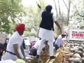 Video : Huge Sikh protests at Sonia's house against Sajjan Kumar acquittal