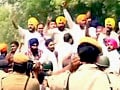 Video : Protesters march towards PM's residence against Sajjan Kumar's acquittal