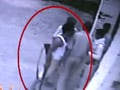 Videos : कैमरे में कैद : एसी, कूलर के लिए रंगदारी मांगते पुलिसवाले!