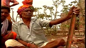 निगाहों को आस है बरसात की!