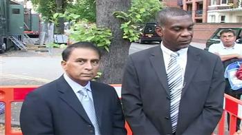 Gavaskar gives Dhoni 3 out of 10