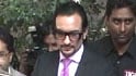 Videos : Saif pampers Karisma for Kareena's sake