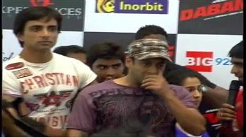 Salman Khan mobbed in Hyderabad