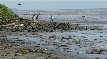 Video : Mumbai oil spill spreads