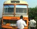 स्कूल बस की टक्कर