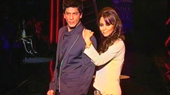 SRK plays second fiddle to wife Gauri