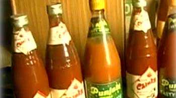 नकली सॉस फैक्टरी पर छापा नकली सॉस फैक्टरी पर छापा