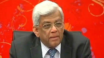 Deepak Parekh presses for clearance of Insurance Bill