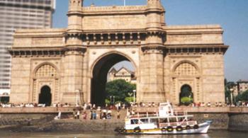 पांच इंटरसेप्टर बोट बेडे़ में शामिल