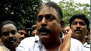 Video : Drama at Jayalalithaa's tea estate in Ooty