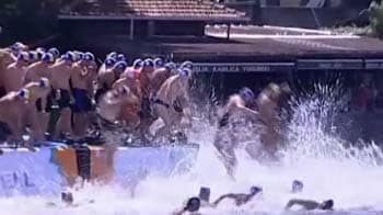 Video : Swimmers race across Bosphorus to Europe