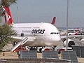 Video : Qantas jumbo jet returns to Sydney due to fault