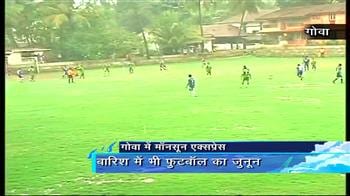Video : बारिश में फुटबॉल मैच, भारत में जुनून