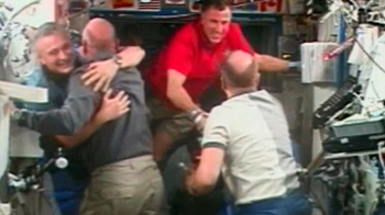 Twin astronauts to meet in space