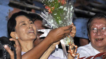 Myanmarese in Delhi celebrate Suu Kyi's release Myanmarese in Delhi celebrate Suu Kyi's release