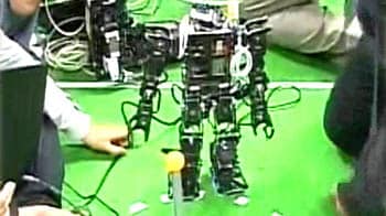 Videos : ये रोबोट है खास, खेलता है फुटबॉल