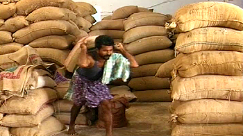 नहीं है अनाज रखने की जगह...