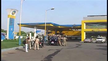 नोएडा में पेट्रोल पंप से 26 लाख लूटे नोएडा में पेट्रोल पंप से 26 लाख लूटे