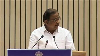 Chidambaram tries to speak in Hindi on Hindi Day