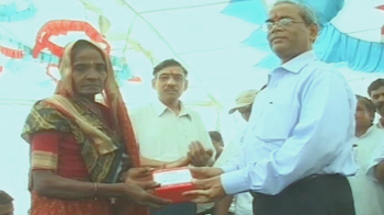 अनाज नहीं, मुफ्त में लो मोबाइल