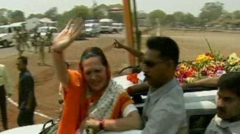 'आदर्श' घोटाले पर चुप क्यों हैं सोनिया?