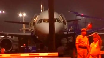 Video : Mumbai: Fire alarm on Jet flight, 25 injured