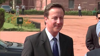 Ceremonial welcome for British PM David Cameron