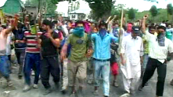 घाटी में प्रदर्शन जारी