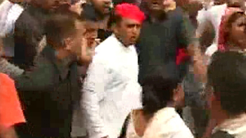 नेताओं को हिरासत में लिया गया