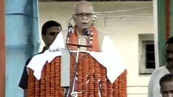 Video : Advani at Bihar rally campaigns for Modi