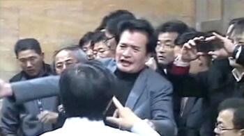 Video : MPs attack each other in South Korea