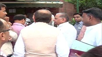 वेतन बढ़ाने का मुद्दा टला