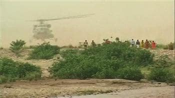 Videos : हेलीकॉप्टर से बचाए गए श्रद्धालु