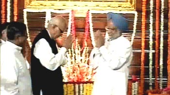 Govt discusses options to end N-Liability Bill impasse