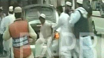 Video : Suicide bomber kills 50 in Pakistani mosque