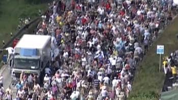 Video : Millions party on German highway