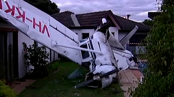 Plane crashes in Oz house backyard Plane crashes in Oz house backyard