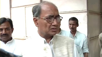 Did speak to Karkare, insists Digvijaya Singh