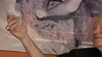 For three weeks, he will live with 300 spiders