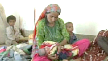 Pakistan woman delivers child in graveyard