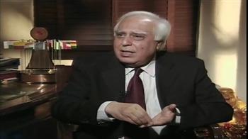 Sibal meets top telecom czars; assures transparency in policies