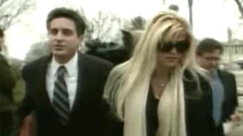 Video : Jury convicts ex-Playboy model Smith's boyfriend