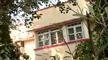 राजा के माता-पिता के घर छापा