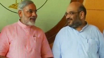 कौन बचा रहा है अमित शाह को?