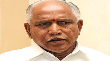 येदयुरप्पा और विधायकों की परेड