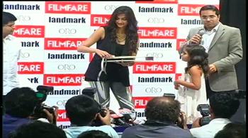 Sonam s‘trips’ up!