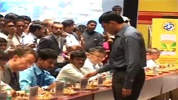 Viswanathan Anand vs 35 mathematicians