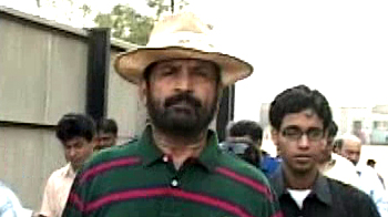 टीम कलमाड़ी के चार विकेट गिरे टीम कलमाड़ी के चार विकेट गिरे